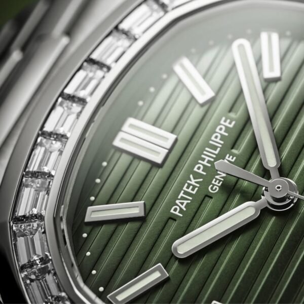 Patek Philippe Nautilus 40mm 5711/1300A-001 - Image 9